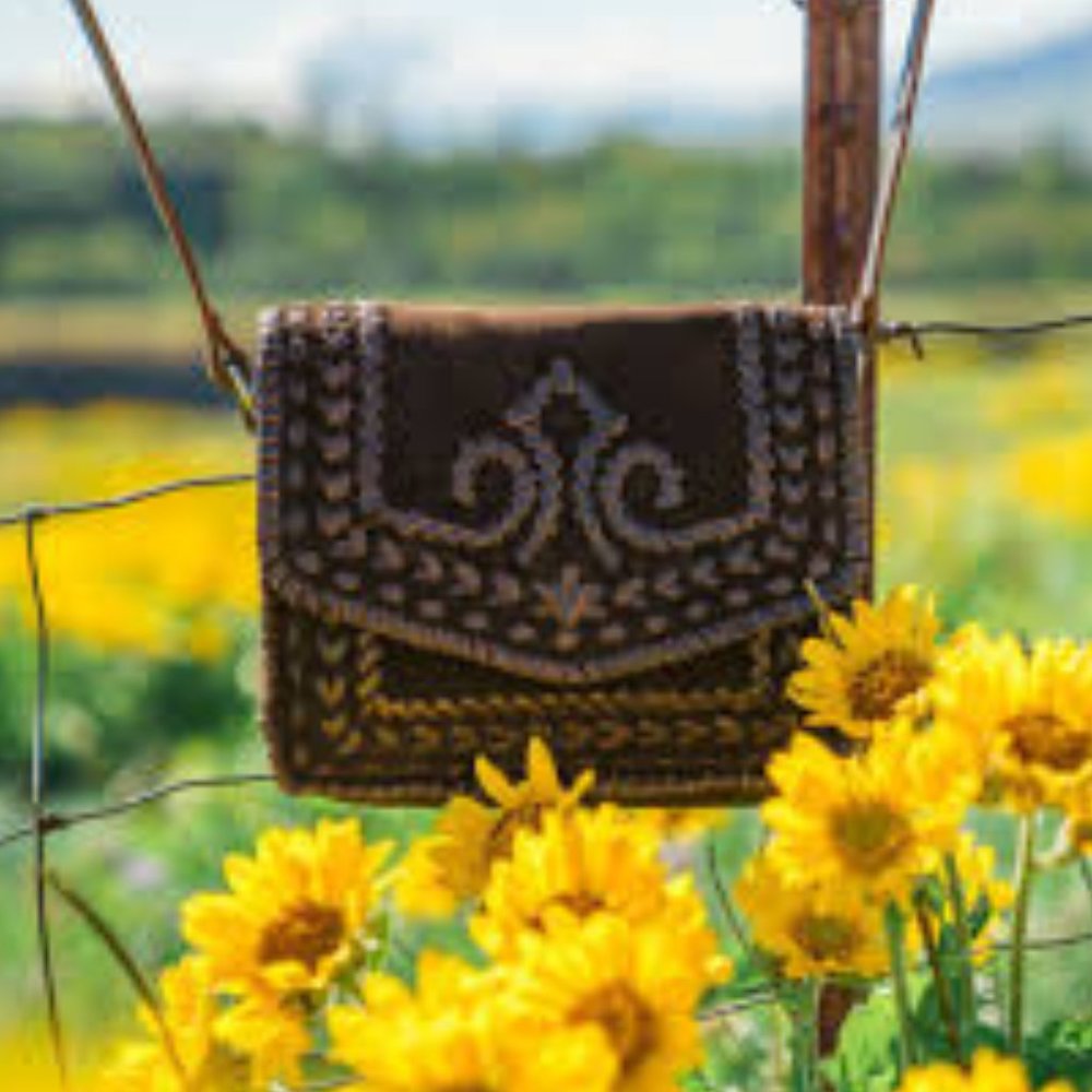 NEW WITH TAGS -- ANABAGLISH MARIE LEATHER CROSS-BODY